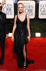 高清组图：海瑟-格拉汉姆高开叉礼服亮相摇曳多姿