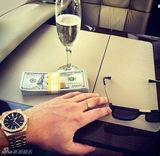 组图：欧美富二代集体晒奢华暑假照 钻石成袋买