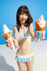 组图：AKB柏木由纪泳装大片 持冰淇淋诱惑宅男