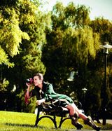 高清图：小宋佳服饰写真 着白色软呢大衣秀美腿