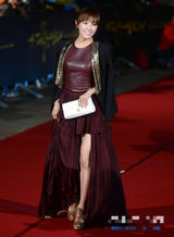 组图：韩国大钟电影节颁奖 郑柔美展女王气质