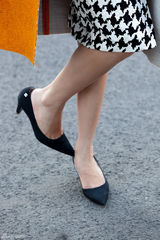 组图：姚晨撞色街拍绚烂秋冬  街头时尚感十足