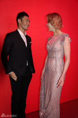 组图：顾又铭帅气亮相上影节开幕红毯获妮可赞