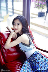 组图：王丽坤拍清新大片 素雅气质纯净至美