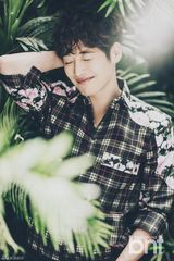 组图：韩星金载沅拍写真 杀人微笑展熟男魅力