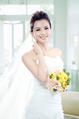 组图：刘涛登封面温婉典雅似女神