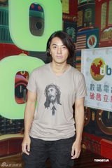 组图：郑伊健筹备演唱会 与女友共识不生子