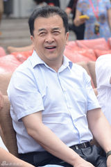 组图：冯小刚电影公社开街 众明星到场助阵