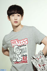 高清：帝国之子任时完拍写真 卡通上衣秀可爱