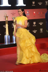 组图：李冰冰黄色礼服美艳 薄纱裙长腿若隐若现