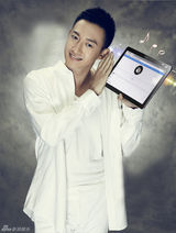 组图：王阳封面大片化身商务精英男人味儿足