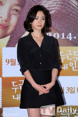 宋慧乔逃税风波后首现身 黑衣低调显憔悴