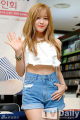 组图：T-ara孝敏出席活动 短T热裤秀性感