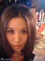 姚贝娜好声音首秀获赞 生活照活力斗鸡眼搞怪