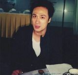 组图：吴镇宇早年青涩照曝光 帅到没朋友