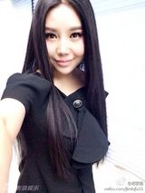 组图：超女纪敏佳被疑整容 自拍变锥子脸女神