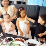 组图：黄奕带女儿铛铛与朋友欢聚 不见黄毅清