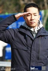 组图：Mighty Mouth生菜入伍 shorry含泪送行