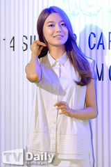 组图：少时秀英蔡贞安等出席活动 秀各色时尚