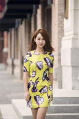 组图：杨紫【演员】轻熟女时尚街拍 清新气质灵动脱俗