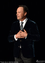 组图：比利-克里斯托登台向罗宾-威廉姆斯致敬