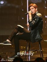 组图：《MCD》众星献唱 EXO11人献双曲舞台