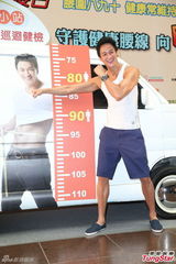 组图：何润东一身好肌肉却单身 老爸下达结婚令