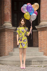 组图：杨紫【演员】轻熟女时尚街拍 清新气质灵动脱俗