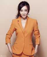 组图：杜若溪曝时尚写真大片 干练马尾御姐范儿