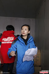 组图：韩红义诊现场痛哭 董洁蒋欣素颜助阵