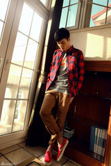 组图：冯铭潮写真忧郁不羁 新歌寓意放弃旧爱重生