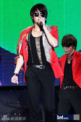 组图：韩团f(x)EXO-M等亮相上海K-POP音乐演唱会