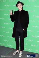 组图：TEEN TOP朴奎利等众星出席首尔时装周