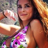 组图：智利新乳神助威世界杯 掀衣性感露胸