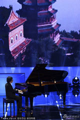 组图：钢琴表演《我的祖国》