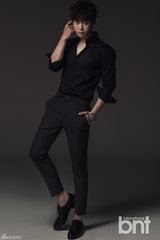 组图：韩星金载沅拍写真 杀人微笑展熟男魅力