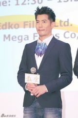 组图：《最爱》香港宣传 章子怡复古造型抢眼