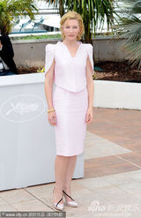 幻灯图集：戛纳开幕片记者会 克劳携布兰切特亮相