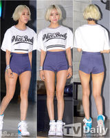 组图：T-ara孝敏银发热裤现身 秀健康运动身材