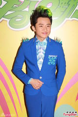 组图：众星乔装玩变身 王祖蓝头顶绿毛似绿帽