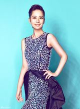 组图：海清时尚写真率性干练 深V尽显柔美本性