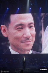 组图：张学友香港个唱揭幕 秀复古风秀踢踏舞