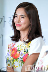 组图：郑慧英夫妇结婚十周年 今天更加幸福