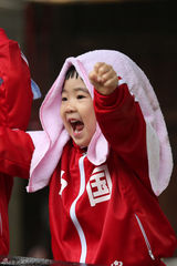 组图：《爸爸去哪儿》姐姐Grace（曹格女儿）玩游戏热情高涨