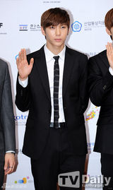 组图：韩星徐仁国VIXX任韩博览会宣传大使