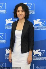 组图：威尼斯评委依次亮相 许鞍华大笑阳光