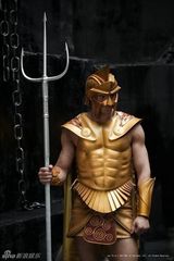 组图：《惊天战神》众神造型曝光前卫大胆