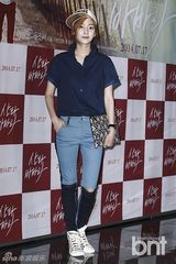 组图：CNBlue姜珉赫获粉丝夹道欢迎求握手