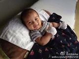 组图：品冠1岁儿子萌照 网友期待参加《爸爸》