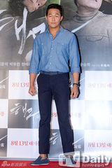 组图：JYJ金俊秀李秉宪等亮相《海雾》试映会